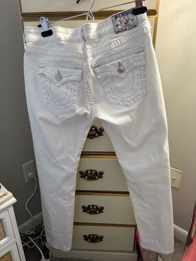 True Religion White Skinny Jeans with Signature Back Pockets